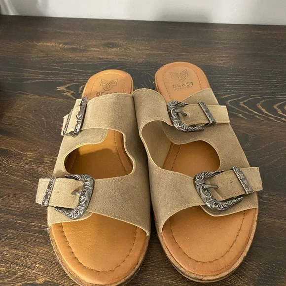 Sandals from Buckle. Size 10. - Picture 3 of 3